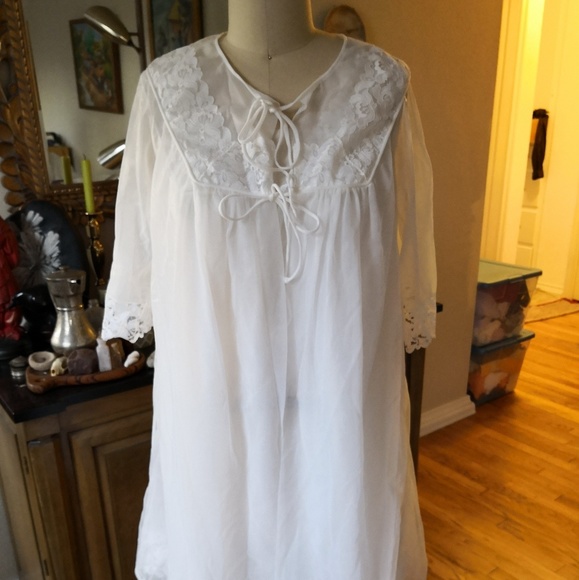 Kickernick Other - Vintage Bridal Peignoir Set